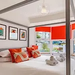 The Surfer\'S Townhouse With Sea Views