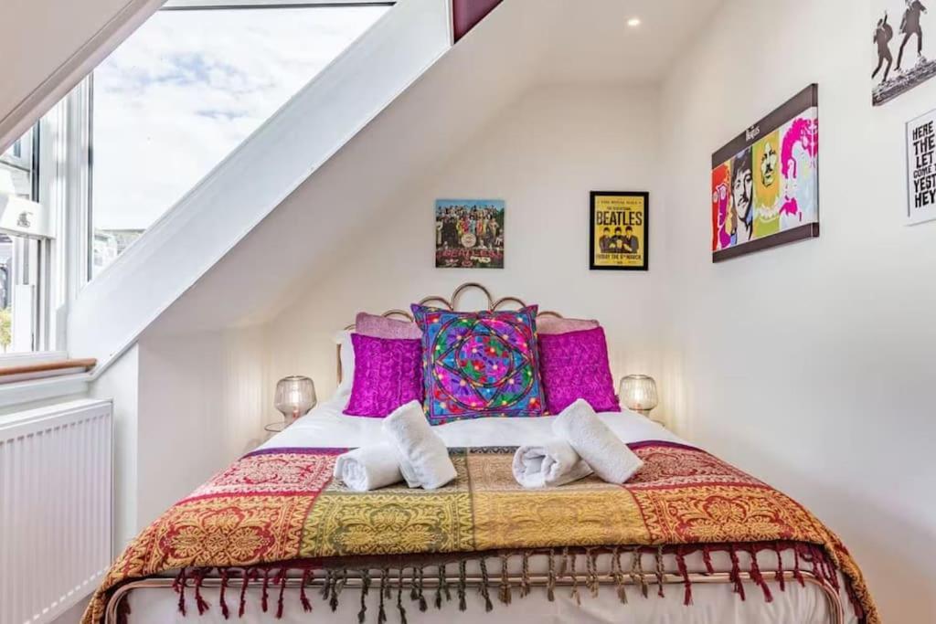 The Surfer's Townhouse With Sea Views *