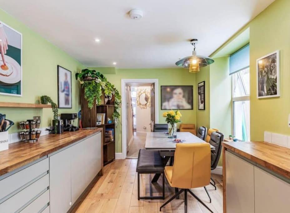 The Surfer's Townhouse With Sea Views * Newquay (Cornwall)
